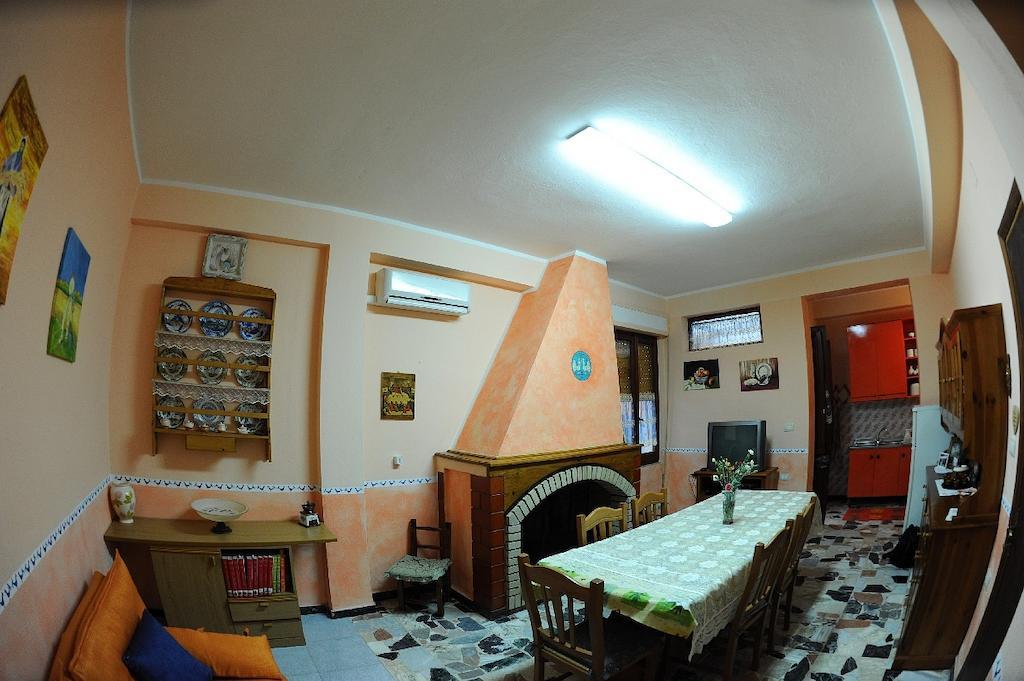 B&B Antoclo Di Concas Angela Margherita Villacidro Exterior photo
